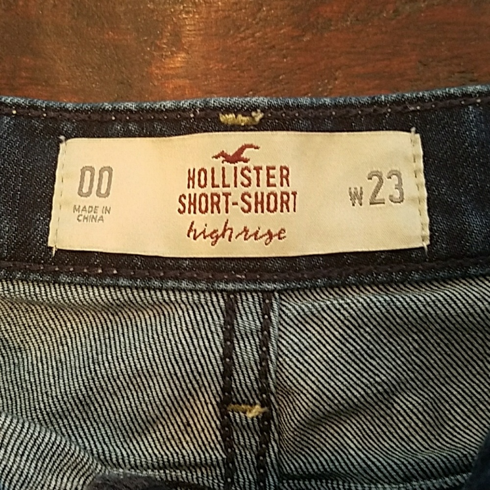 Hollister High Rise Short-Short - Picture 3 of 3